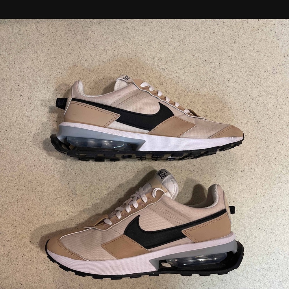 Nike Pre Day Size 8 Oatmeal